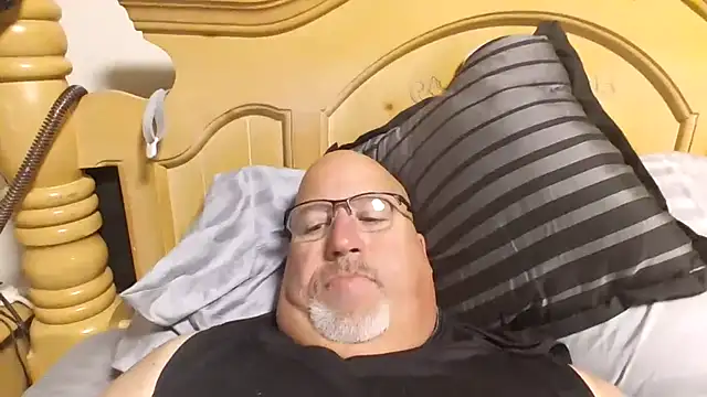 Snapshot of Bigbear0563 chatting on 10-11-25, 02:26 Bigbear0563 online show from 10-11-25, 02:26