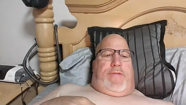 Snapshot of Bigbear0563 chatting on 10-13-25, 04:07 Bigbear0563 online show from 10-13-25, 04:07