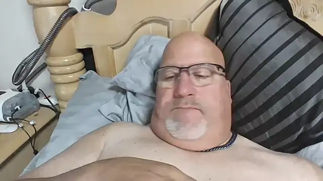 Snapshot of Bigbear0563 chatting on 10-29-25, 04:20 Bigbear0563 online show from 10-29-25, 04:20