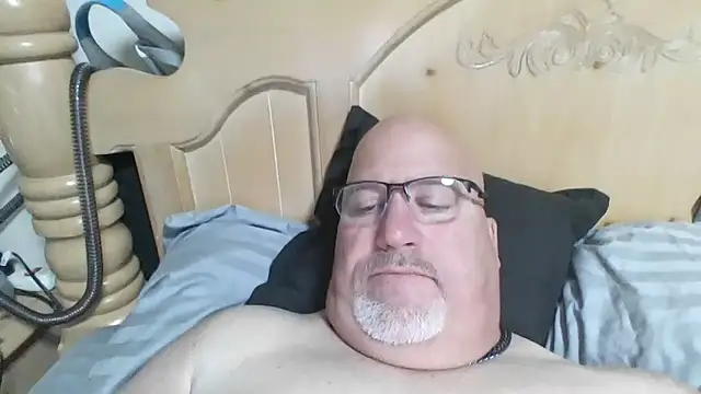 Snapshot of Bigbear0563 chatting on 10-31-25, 07:31 Bigbear0563 online show from 10-31-25, 07:31