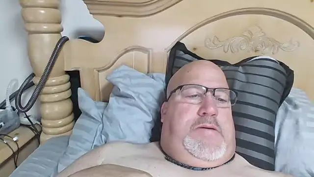 Snapshot of Bigbear0563 chatting on 11-10-25, 05:34 Bigbear0563 online show from 11-10-25, 05:34