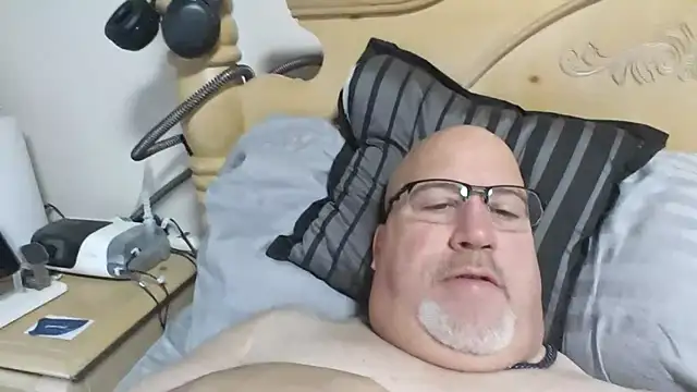 Snapshot of Bigbear0563 chatting on 11-20-25, 04:51 Bigbear0563 online show from 11-20-25, 04:51