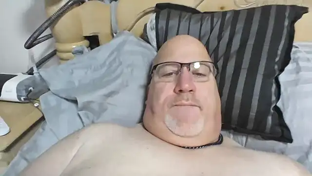 Snapshot of Bigbear0563 chatting on 12-19-25, 03:41 Bigbear0563 online show from 12-19-25, 03:41