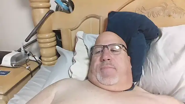 Snapshot of Bigbear0563 chatting on 03-18-26, 04:21 Bigbear0563 online show from 03-18-26, 04:21