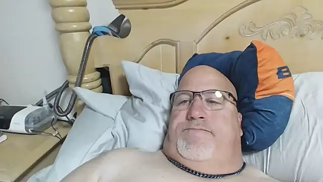 Snapshot of Bigbear0563 chatting on 03-26-26, 04:01 Bigbear0563 online show from 03-26-26, 04:01