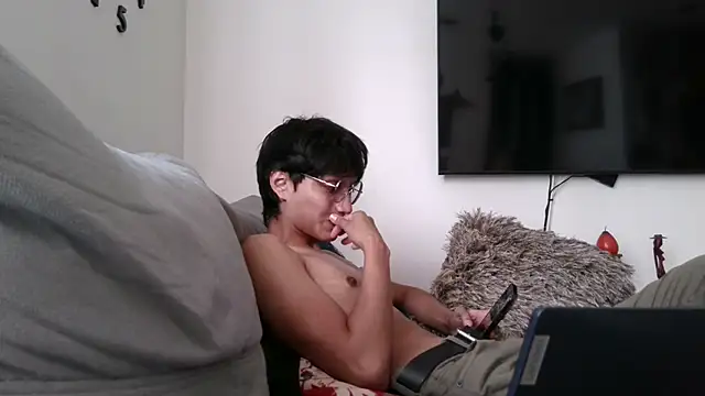 Snapshot of LuiSexvill chatting on 09-12-25, 07:47 LuiSexvill online show from 09-12-25, 07:47