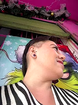 TamySweetness online show from 12-21-25, 05:20