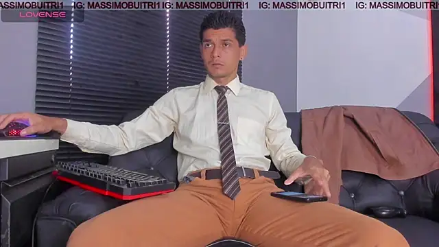 Snapshot of massimo_g chatting on 04-14-26, 01:50 massimo g online show from 04-14-26, 01:50