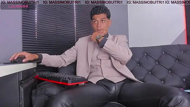 Snapshot of massimo_g chatting on 06-19-26, 02:21 massimo g online show from 06-19-26, 02:21