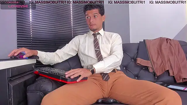 Snapshot of massimo_g chatting on 07-15-26, 01:38 massimo g online show from 07-15-26, 01:38