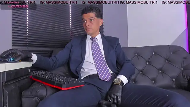 Snapshot of massimo_g chatting on 07-23-26, 01:42 massimo g online show from 07-23-26, 01:42