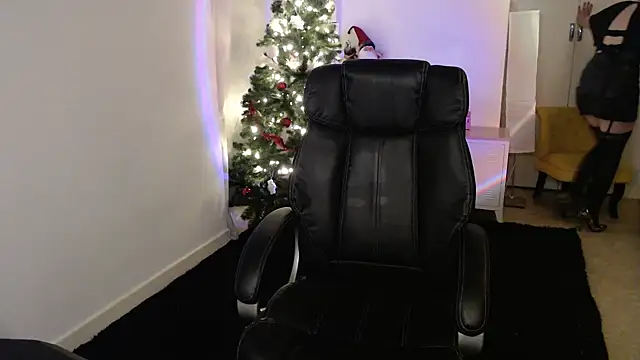 Crystal-dreamt online show from 11-10-25, 09:52