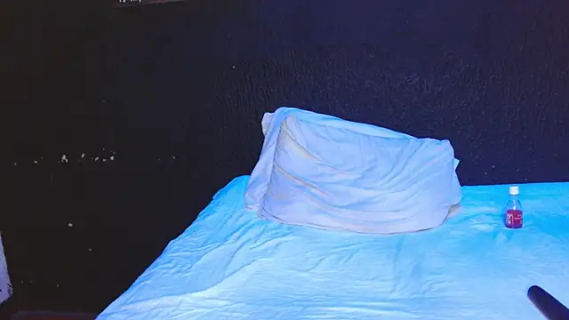 ASTRIDBULM online show from 12-19-25, 08:27