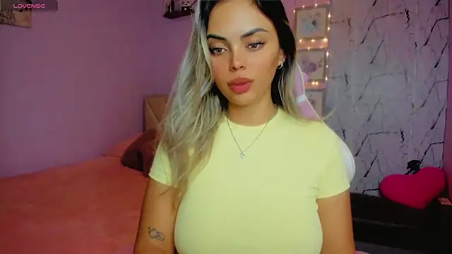 Snapshot of Gabby_prieto chatting on 06-19-26, 01:21 Gabby prieto online show from 06-19-26, 01:21