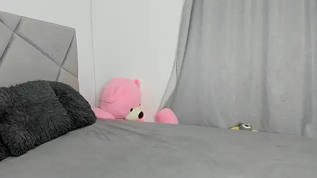 Snapshot of BlueEyesLexy chatting on 11-25-25, 08:03 BlueEyesLexy online show from 11-25-25, 08:03