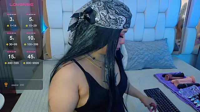 Snapshot of valkiria_moore chatting on 12-05-25, 07:54 valkiria moore online show from 12-05-25, 07:54