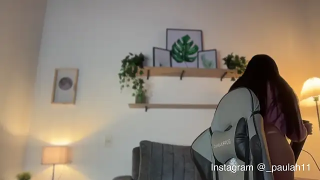 Snapshot of Paulah_x chatting on 11-13-25, 08:08 Paulah x online show from 11-13-25, 08:08