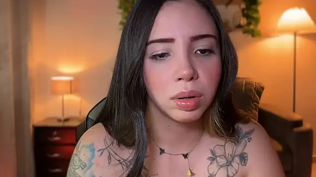 Snapshot of Paulah_x chatting on 03-10-26, 08:14 Paulah x online show from 03-10-26, 08:14