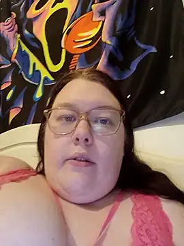 Snapshot of Sexycurvyemilyy chatting on 12-16-25, 09:31 Sexycurvyemilyy online show from 12-16-25, 09:31