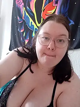 Sexycurvyemilyy online show from 04-13-26, 03:50