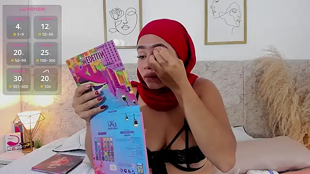 Snapshot of abby_gibson chatting on 10-24-25, 07:43 abby gibson online show from 10-24-25, 07:43