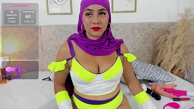 Snapshot of abby_gibson chatting on 10-31-25, 06:53 abby gibson online show from 10-31-25, 06:53