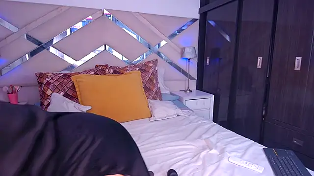 Selena G69 online show from 04-16-26, 10:45