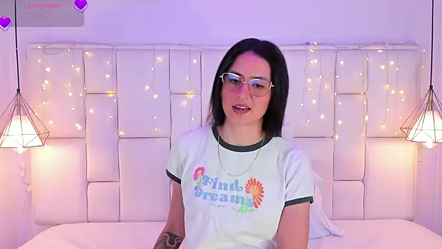 Snapshot of SarahSophia_ chatting on 02-03-25, 11:42 SarahSophia online show from 02-03-25, 11:42