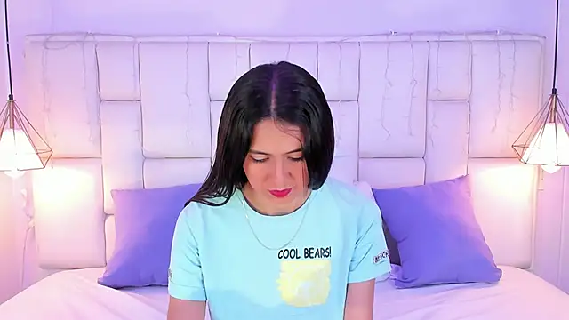 Snapshot of SarahSophia_ chatting on 02-06-25, 11:32 SarahSophia online show from 02-06-25, 11:32