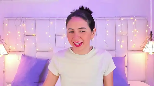 Snapshot of SarahSophia_ chatting on 02-12-25, 11:40 SarahSophia online show from 02-12-25, 11:40