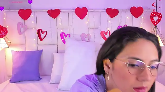 Snapshot of SarahSophia_ chatting on 02-18-25, 11:33 SarahSophia online show from 02-18-25, 11:33