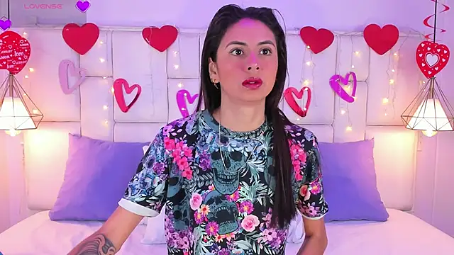 Snapshot of SarahSophia_ chatting on 02-19-25, 11:28 SarahSophia online show from 02-19-25, 11:28