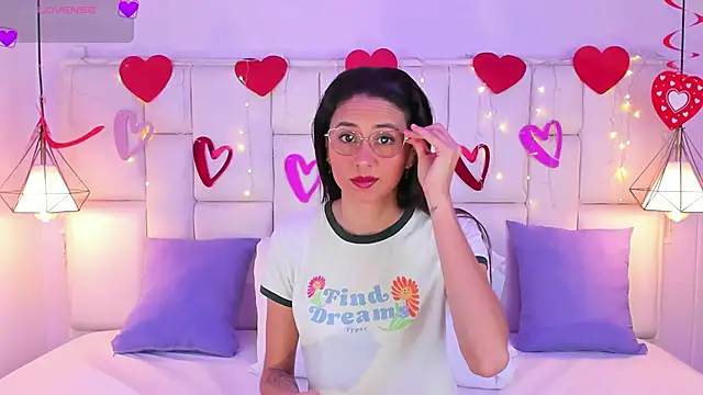 Snapshot of SarahSophia_ chatting on 02-20-25, 11:31 SarahSophia online show from 02-20-25, 11:31