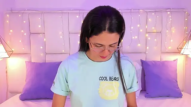 Snapshot of SarahSophia_ chatting on 03-17-25, 11:42 SarahSophia online show from 03-17-25, 11:42