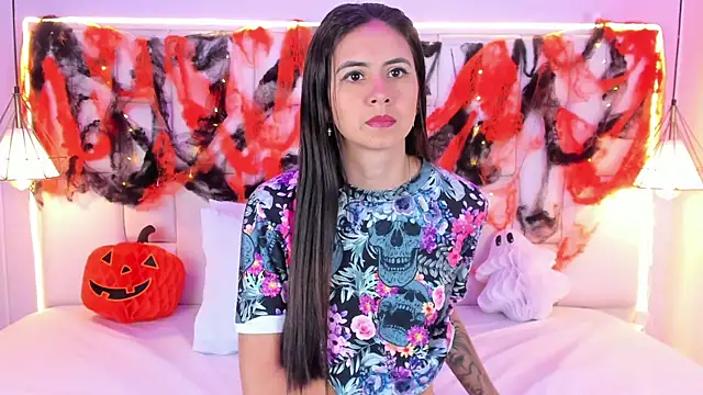 Snapshot of SarahSophia_ chatting on 10-10-25, 11:31 SarahSophia online show from 10-10-25, 11:31