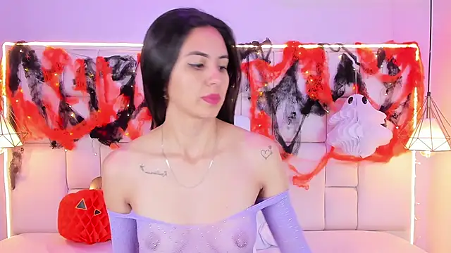 Snapshot of SarahSophia_ chatting on 10-22-25, 11:32 SarahSophia online show from 10-22-25, 11:32