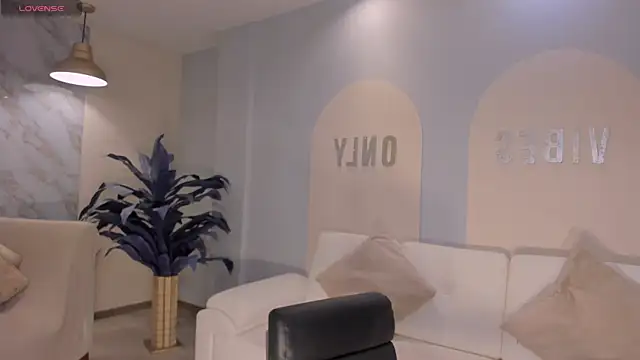 Snapshot of SunnyRivers chatting on 12-16-25, 04:34 SunnyRivers online show from 12-16-25, 04:34