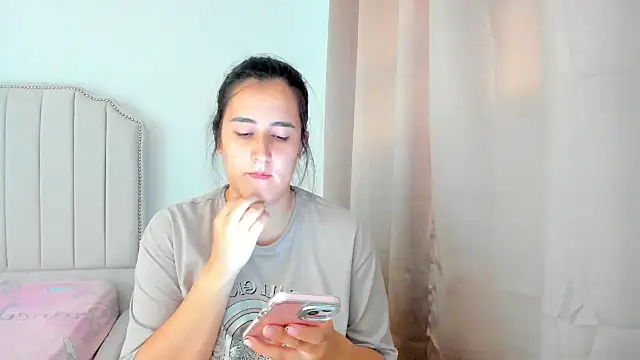 Snapshot of Hanna86 chatting on 09-18-25, 02:19 Hanna86 online show from 09-18-25, 02:19