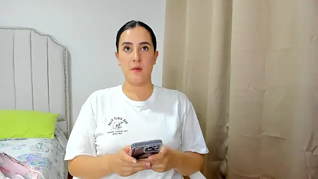 Hanna86 online show from 10-30-25, 12:34