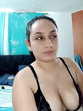 Snapshot of Angeelus2 chatting on 12-08-24, 04:18 Angeelus2 online show from 12-08-24, 04:18