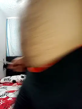 Snapshot of Angeelus2 chatting on 12-13-24, 04:27 Angeelus2 online show from 12-13-24, 04:27