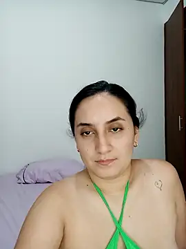 Snapshot of Angeelus2 chatting on 09-18-25, 05:15 Angeelus2 online show from 09-18-25, 05:15