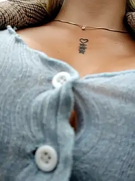 Snapshot of Misscata1106 chatting on 02-07-26, 07:17 Misscata1106 online show from 02-07-26, 07:17