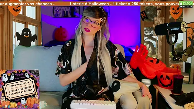 Kittychatte online show from 10-19-25, 10:05