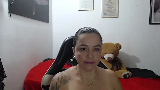 Snapshot of katty_lorens chatting on 05-16-26, 11:25 katty lorens online show from 05-16-26, 11:25