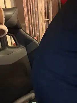 LaPetitechienne1 online show from 02-13-25, 09:17