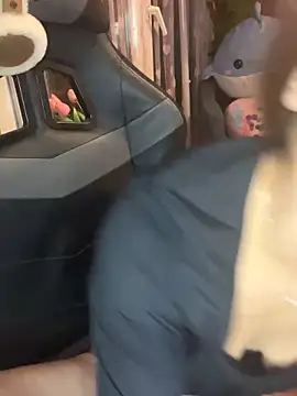 LaPetitechienne1 online show from 02-20-25, 03:45