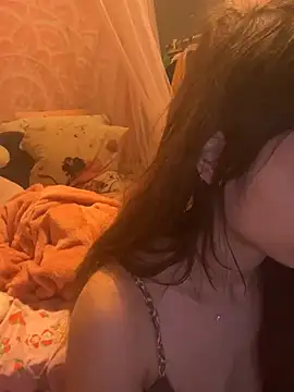 LaPetitechienne1 online show from 03-02-25, 09:32