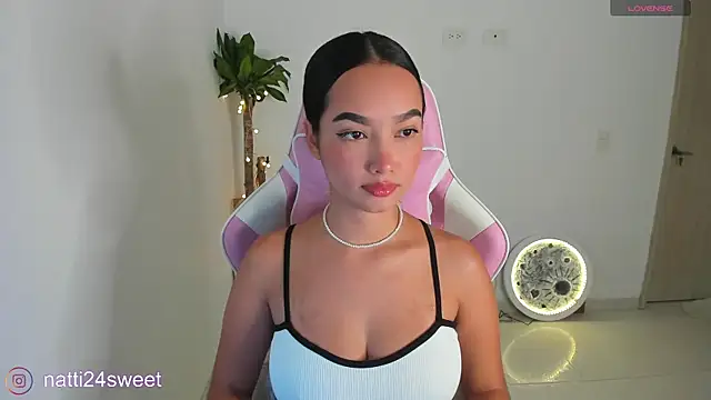 sharlotte 23 online show from 06-25-26, 12:21