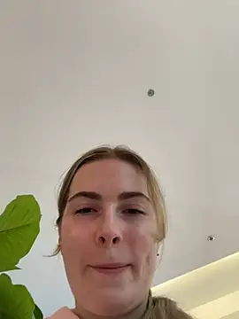 Snapshot of KissMissAngela chatting on 03-11-25, 04:18 KissMissAngela online show from 03-11-25, 04:18